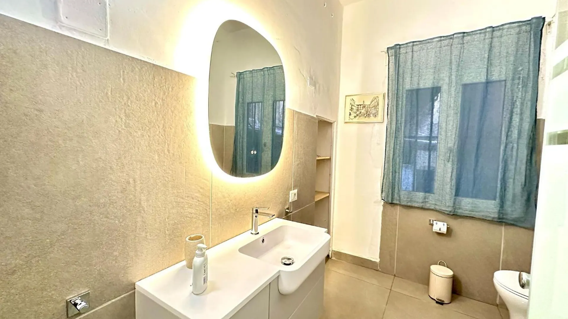 Qasr Home Beautiful Apartment In パレルモ